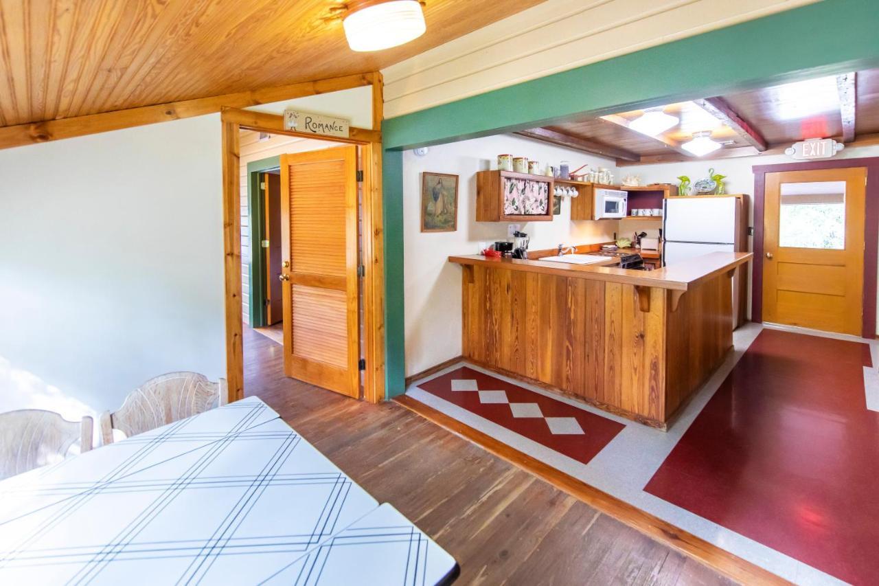 Hibiscus Coffee & Guesthouse Ґрейтон-Біч Екстер'єр фото