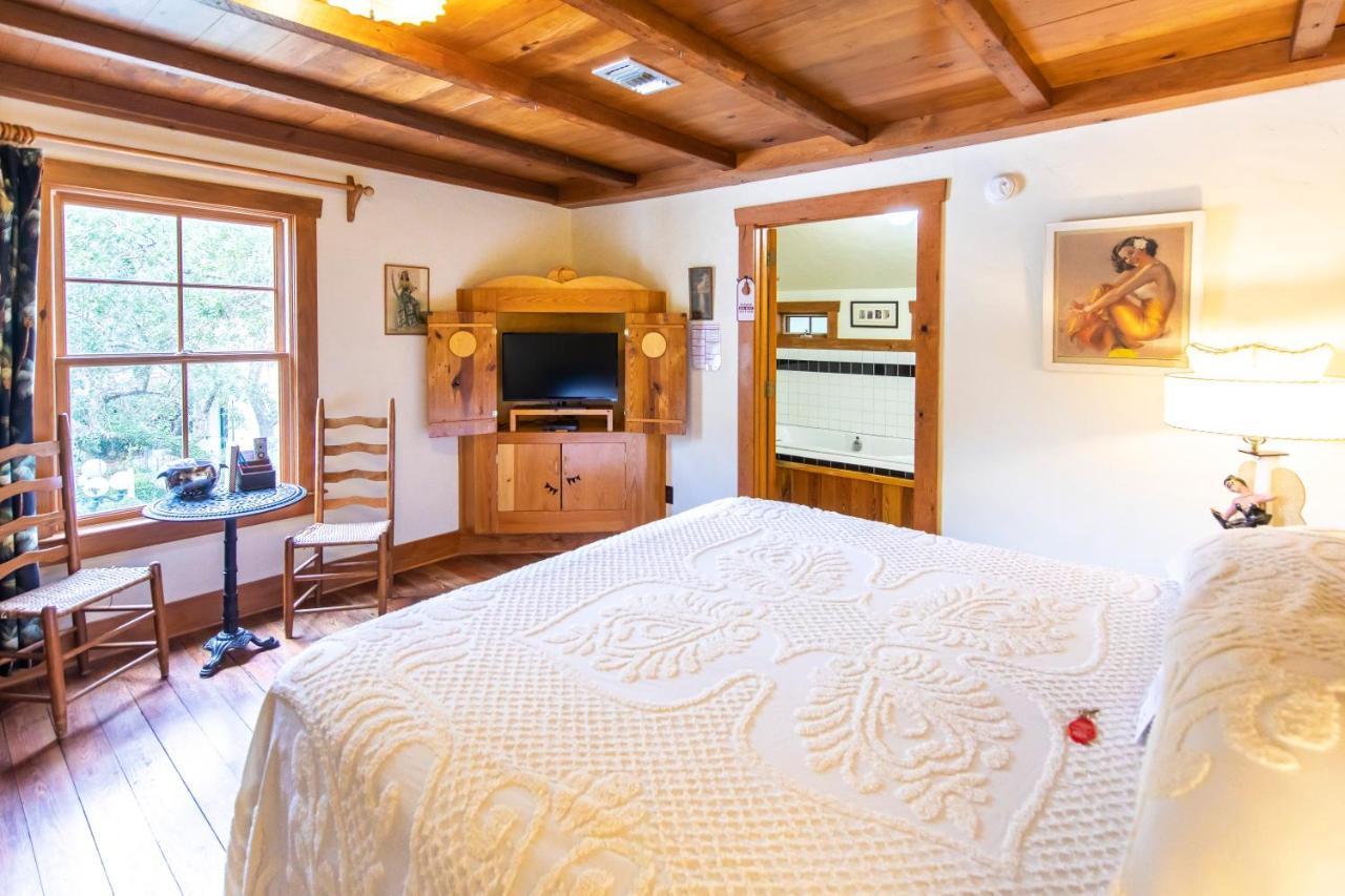 Hibiscus Coffee & Guesthouse Ґрейтон-Біч Екстер'єр фото