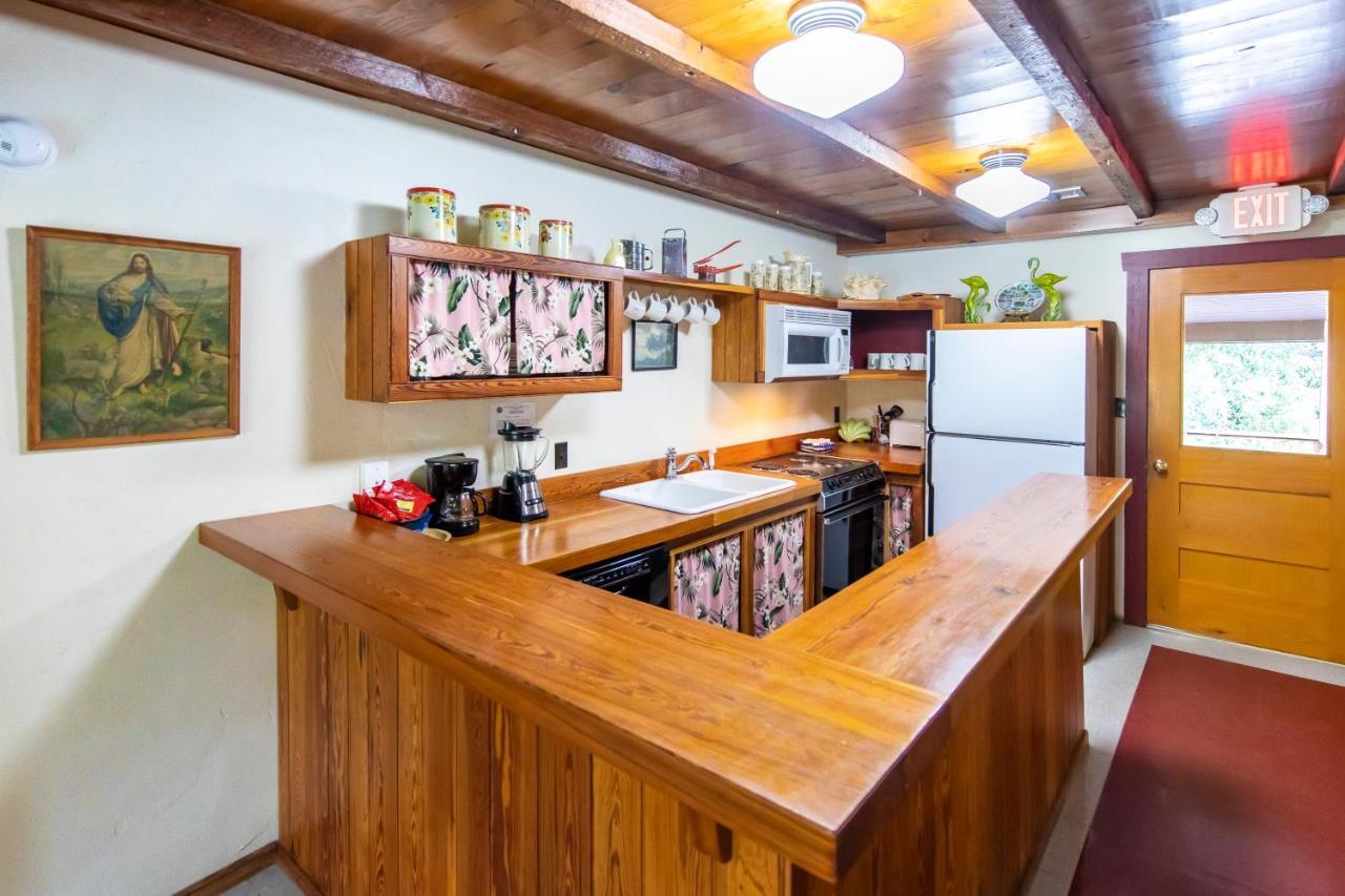 Hibiscus Coffee & Guesthouse Ґрейтон-Біч Екстер'єр фото
