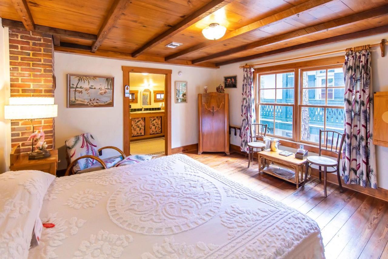 Hibiscus Coffee & Guesthouse Ґрейтон-Біч Екстер'єр фото